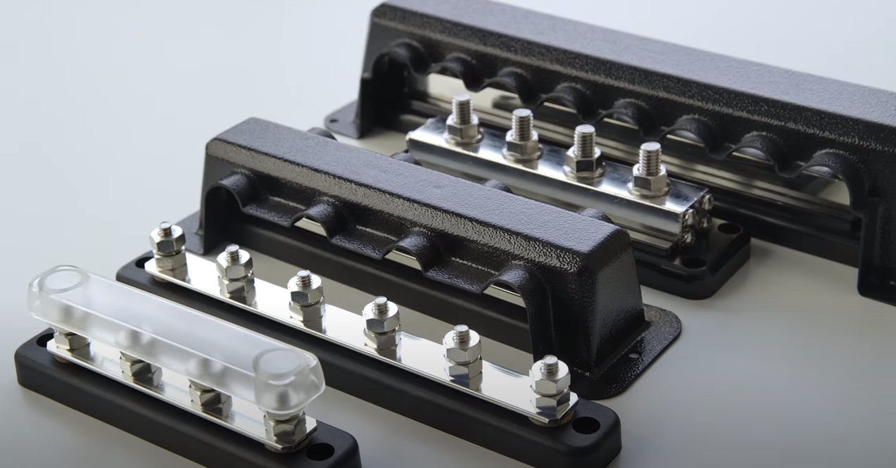 LYNX Distributor - LYNX power in - DC modular busbars 150, 250 & 600 Amps. Provides connections for batteries and/or DC equipment.