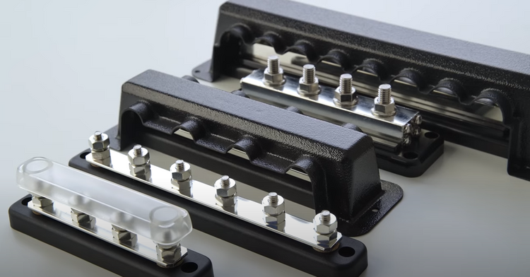 LYNX Distributor - LYNX power in - DC modular busbars 150, 250 & 600 Amps. Provides connections for batteries and/or DC equipment.