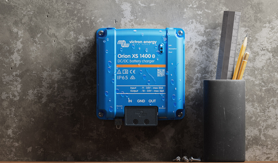 Professional DC to DC adaptive 3-stage charger with built-in Bluetooth.