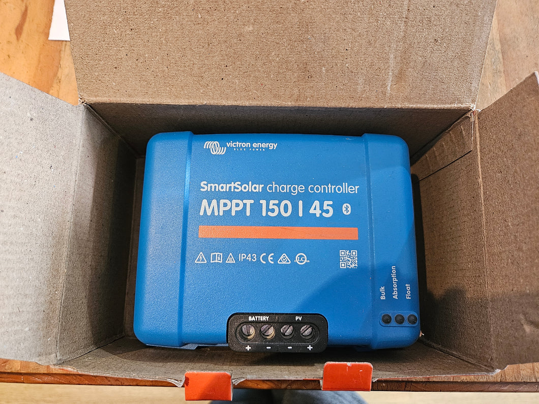 Victron Smartsolar MPPT 150/45 Clearance comes with box